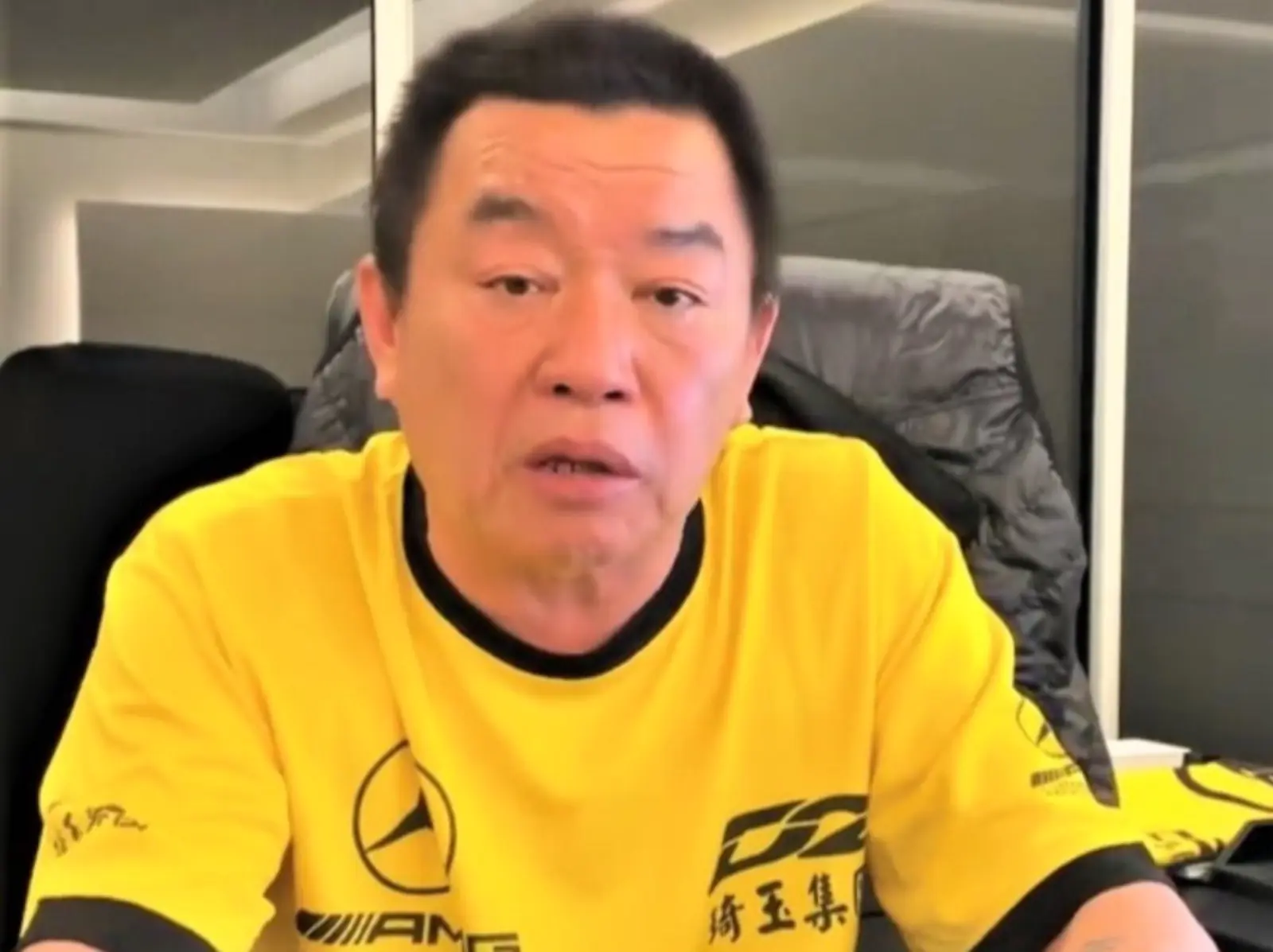 廖老大鬆口與館長陳之漢道歉，親口表示：「自己臭幹譙館長很沒水準」！