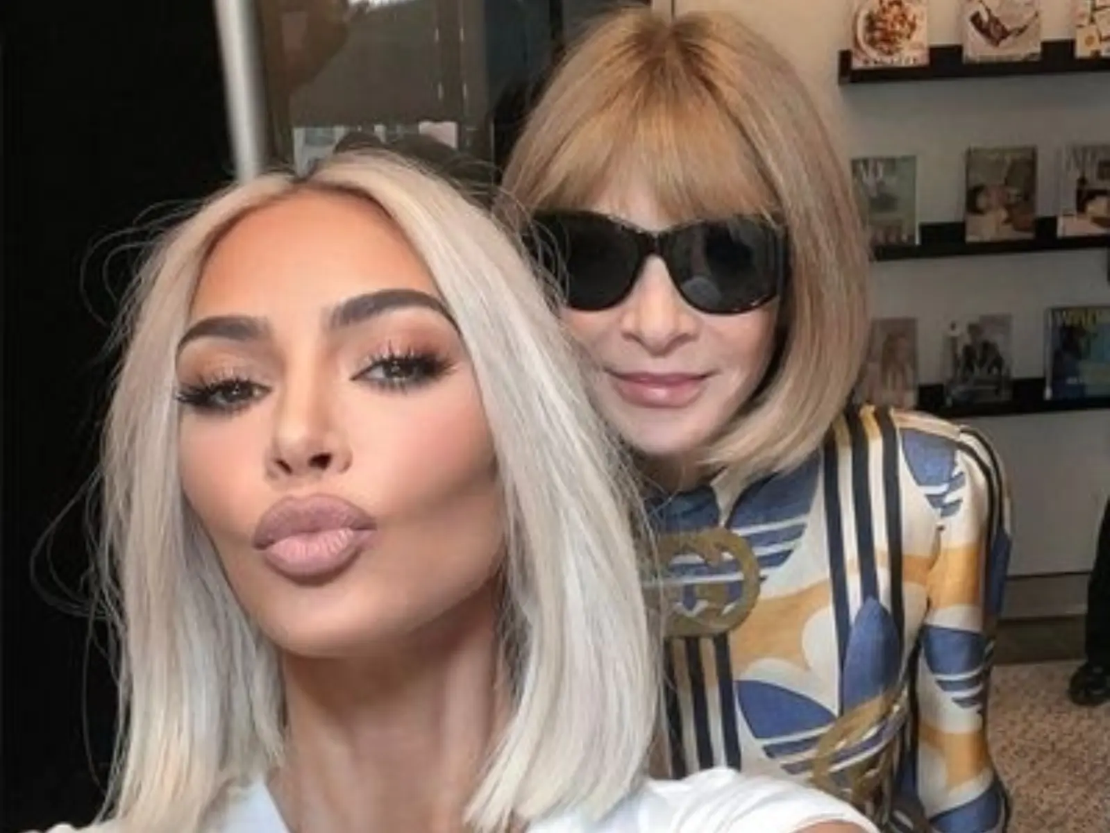 金卡戴珊 Kim Kardashian 被「時尚女魔頭」安娜溫圖冷落，低頭微笑尷尬離席引網熱議！
