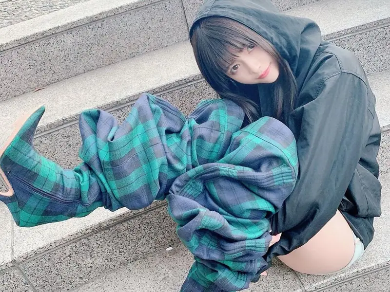 【野生抓正妹】日本第一抖音女神景井陽菜曬時尚「過膝長靴」，網友以為下身沒穿瘋傳爆紅！
