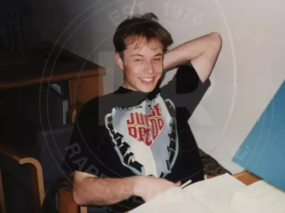 馬斯克 Elon Musk 前女友拍賣交往紀念物，學生時期青澀帥照曝光，竟撞臉影帝李奧納多！