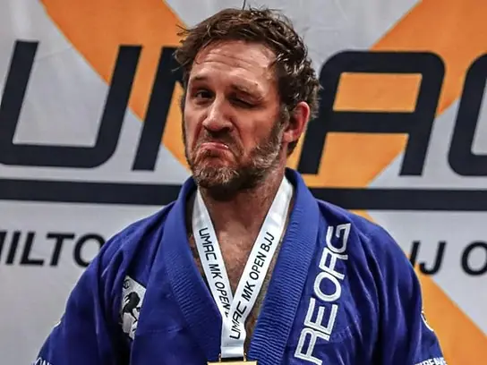 「班恩」湯姆哈迪 Tom Hardy 再次奪下武術冠軍，難怪蝙蝠俠揍不贏他！