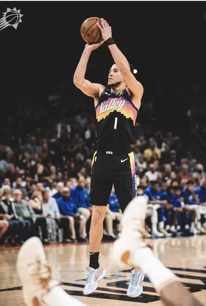 NBA ／太陽老闆賣球隊！傳潛在買家：Amazon 創始人貝佐斯、賈伯斯遺孀、前 Disney 執行長……豪華名單讓球迷反應超熱烈