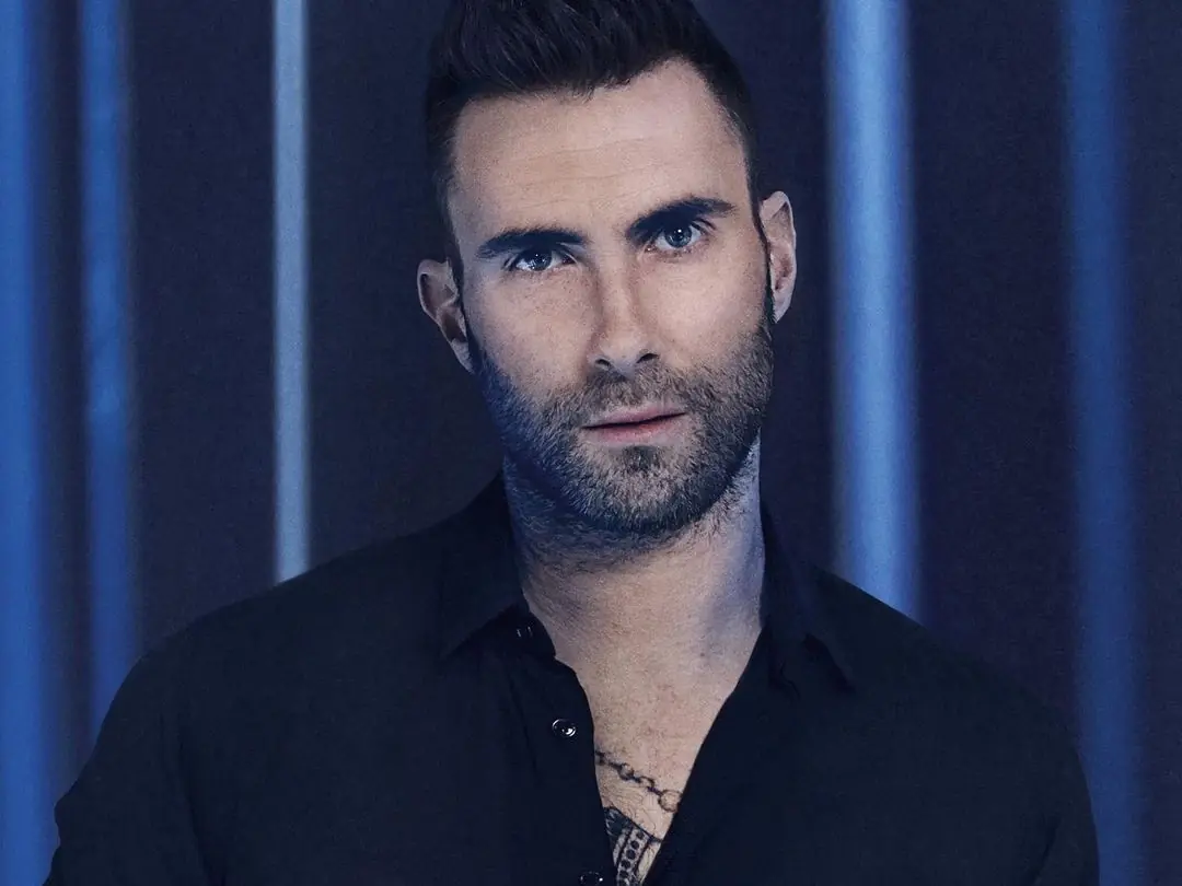 魔力紅 Adam Levine 婚外案延燒，《歌喉讚》名字相似男演員 Adam Devine 怒酸一波！