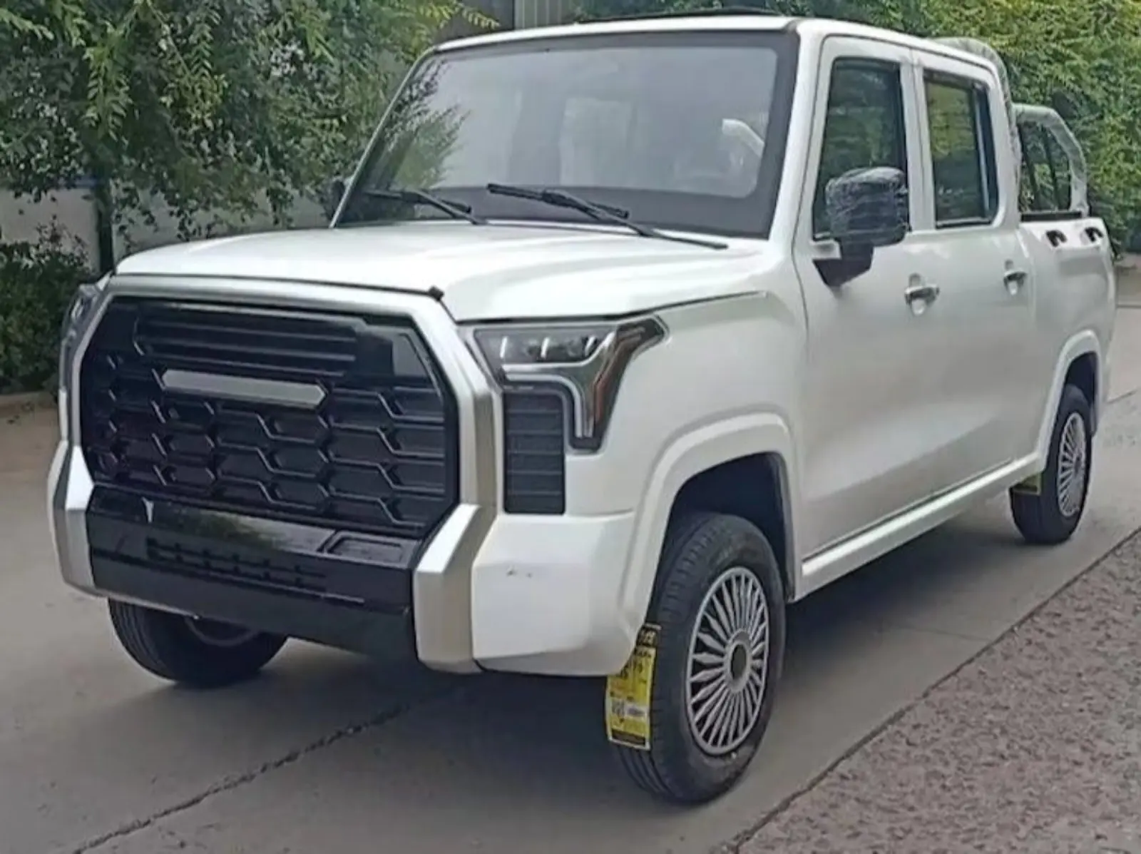 Toyota Tundra 遭中國山寨，不僅外型雷同連車名都相似，外媒直接開噴：「看起來很蠢！」
