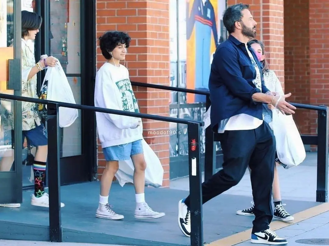 班艾佛列克 Ben Affleck 上腳「閃電倒勾」Travis Scott 聯名鞋，就連 Dior 精品合作款他也有！