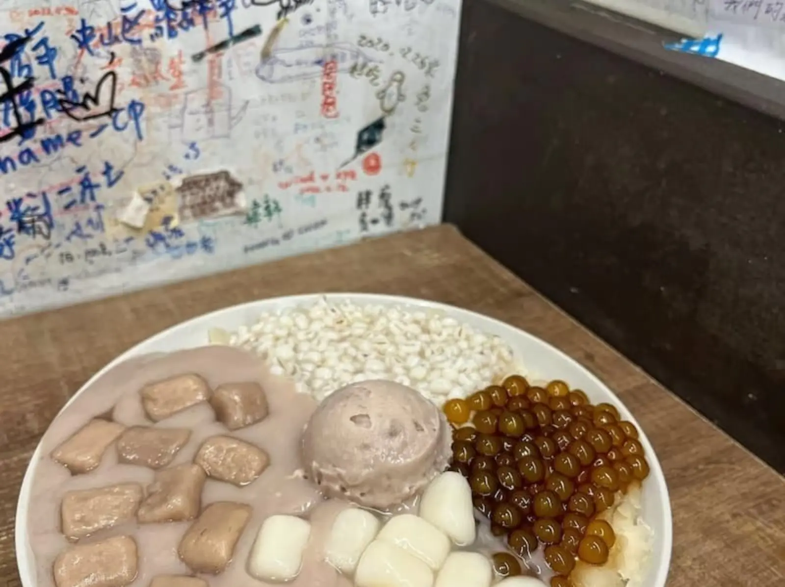 2025 樂華夜市 10 家必吃美食推薦／三鮮羹、永美雪花冰⋯份量口味都誠意滿滿！