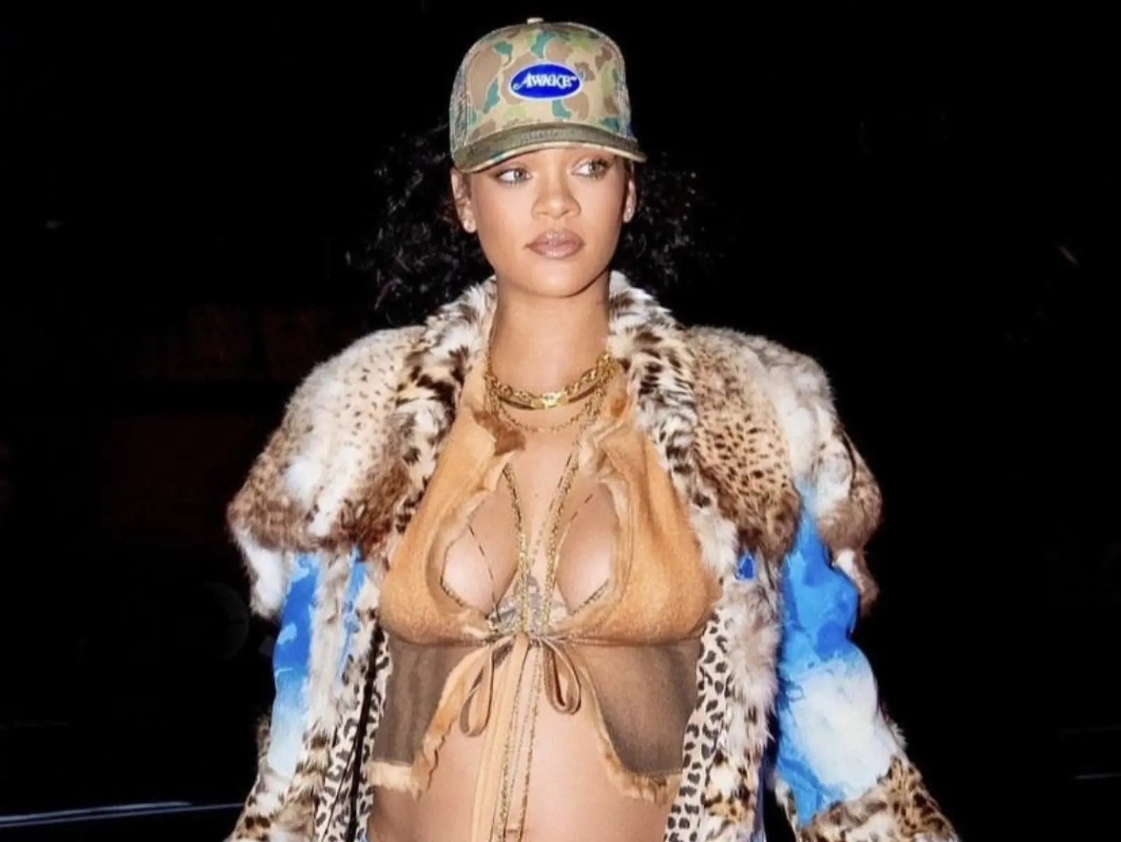 蕾哈娜 Rihanna 宣布出席 2023 年 NFL 超級盃中場表演，2019 年曾因表態支持球星拒絕出演！
