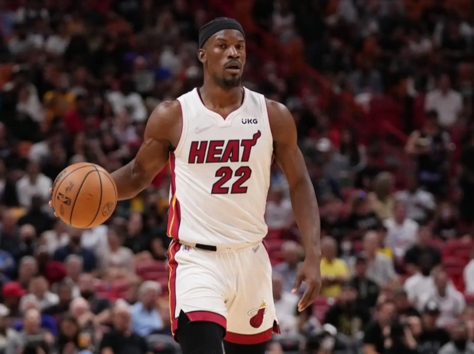 NBA／熱火球星 Jimmy Butler「超詭異髮型」引發網友熱議：「像是把狗大便掛在頭上！」