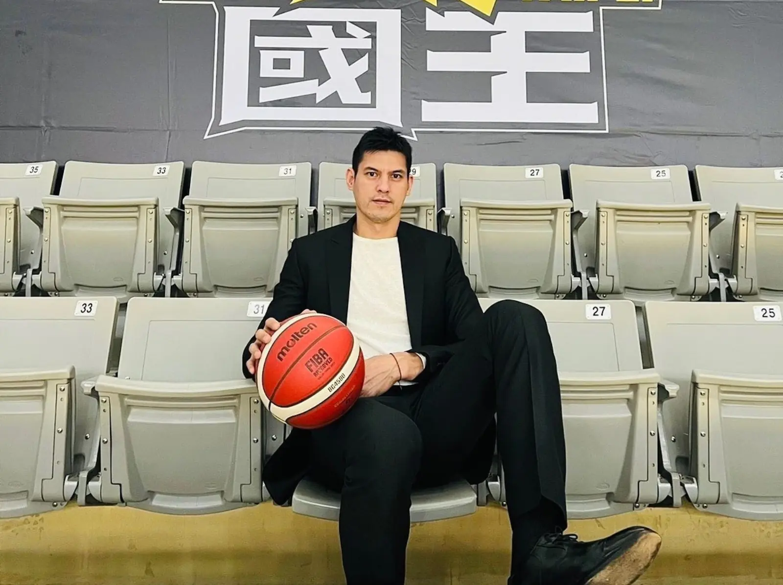 PLG 聯盟 5 隊聯合聲明「戴維斯不該有特例」，新北國王球星楊敬敏發文開噴「笑了我」