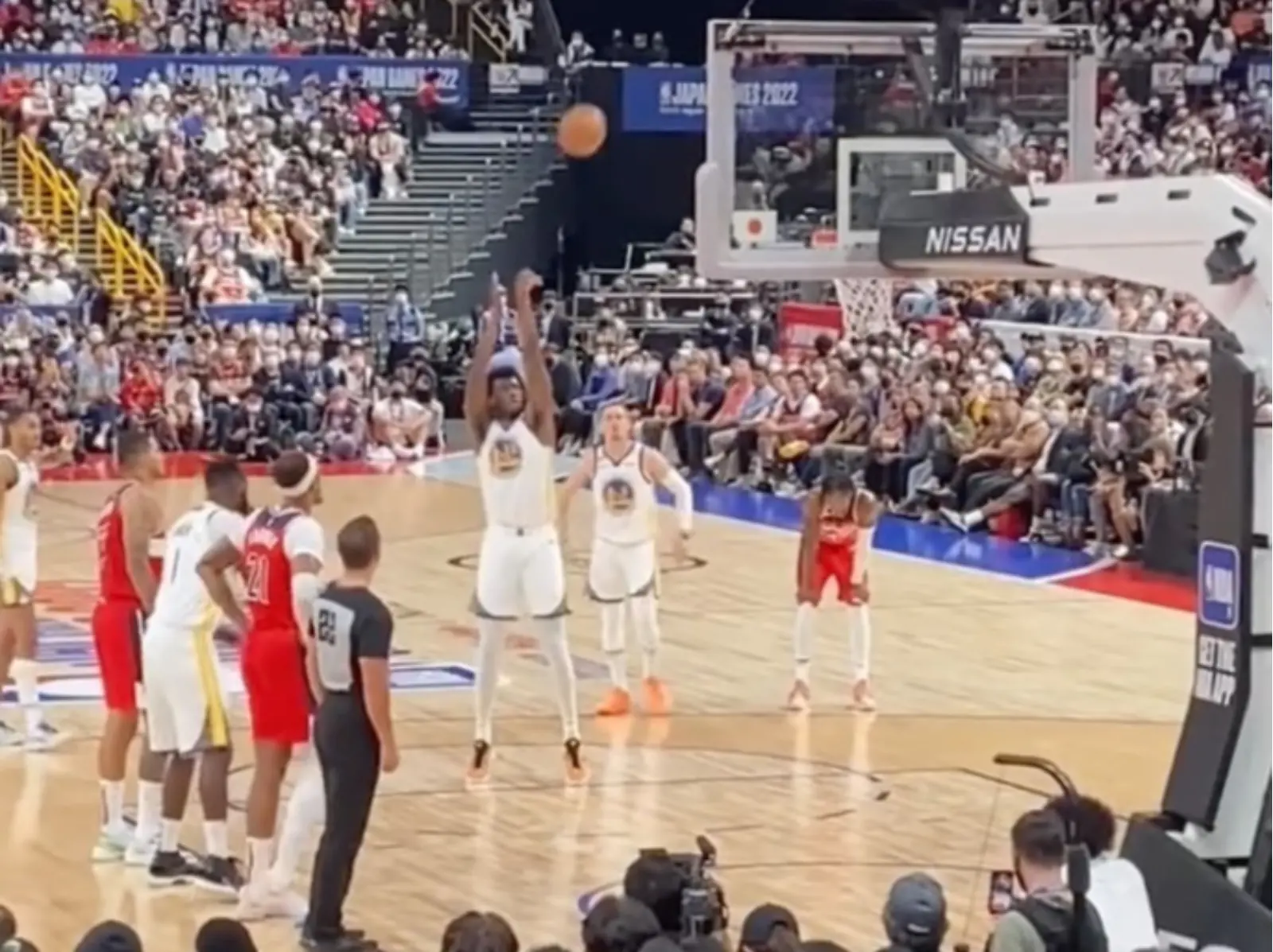 NBA 日本賽日本球迷展現「超有禮貌」一面，球員罰球現場竟毫無任何干擾聲音！