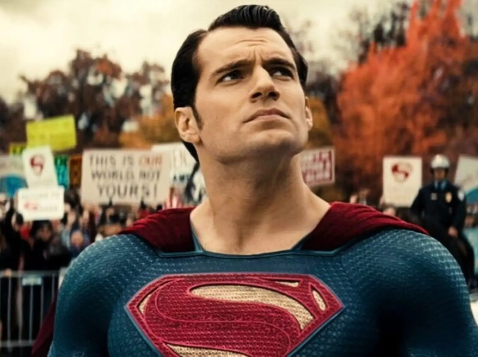 亨利卡維爾 Henry Cavill 透露私下操肌秘訣，漢堡、啤酒照吃不誤！？