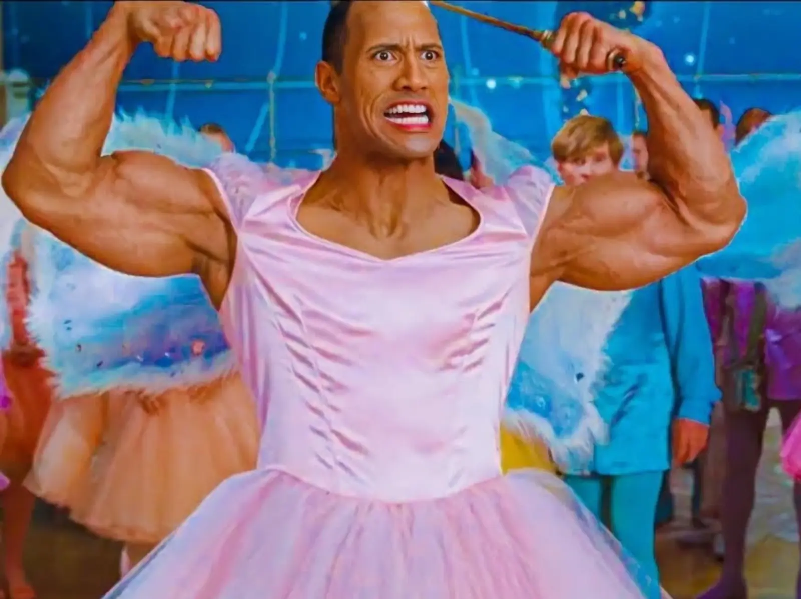 巨石強森 Dwayne Johnson 昔日澎澎裙造型掀討論，《黑亞當》演員笑歪：「你是史上最正牙仙！」