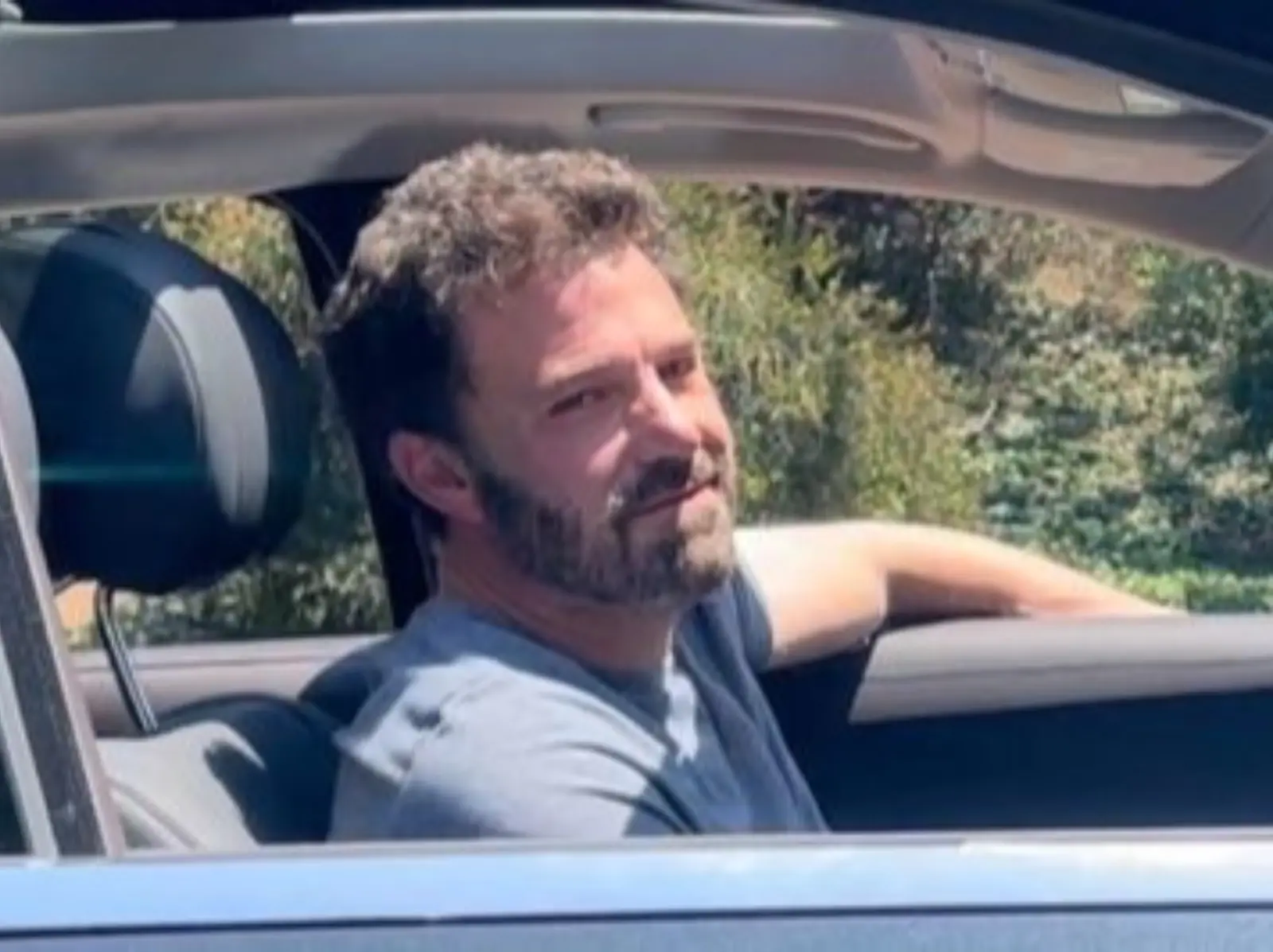 班艾佛列克 Ben Affleck 還承包所有珍妮佛羅培茲的費用，疑似償還 17 年前的舊帳！