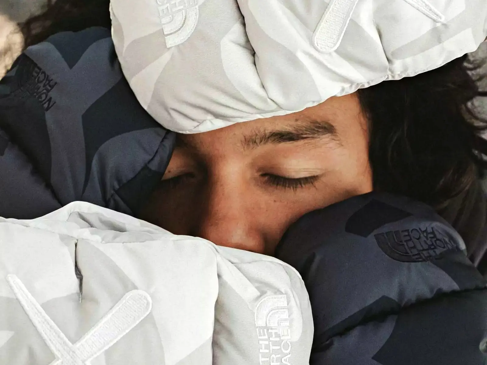 The North Face XX KAWS 第二彈聯名台灣正式開賣，簡約黑白色調超誘人！