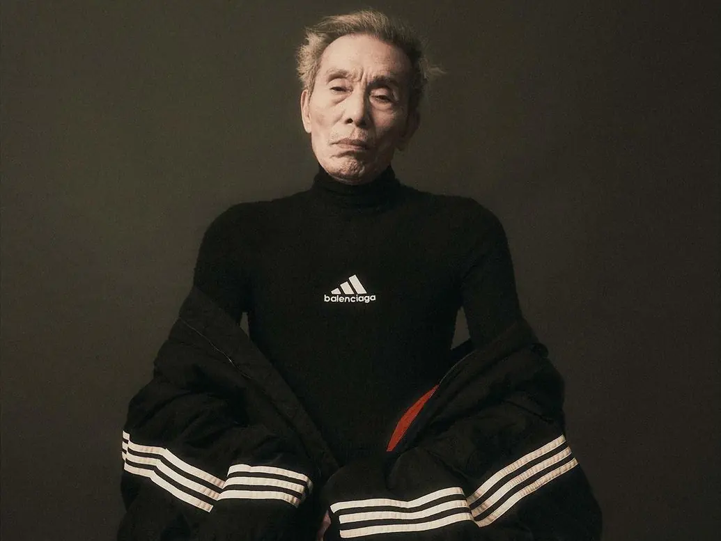 《魷魚遊戲》吳永秀著用 Balenciaga x adidas 登雜誌封面，時尚 001 阿公你給過嗎？