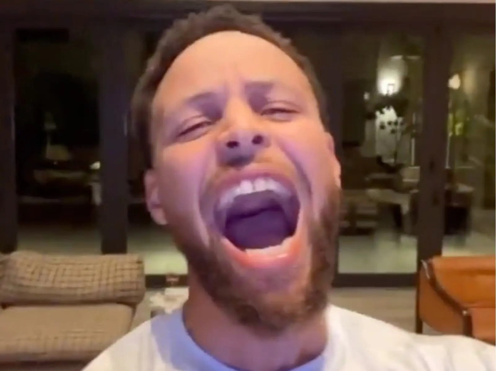 NBA／Curry 在家看到妹夫投進絕殺「瘋狂興奮鬼叫」，吵到老婆當場要他閉嘴！