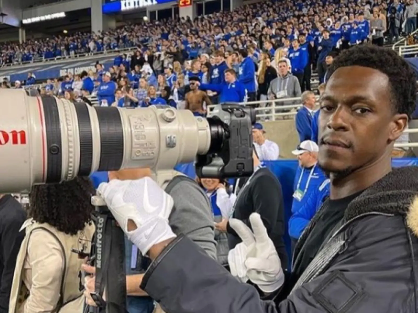 NBA／Rajon Rondo 斜槓當「攝影師」拍攝美式足球比賽，36 歲至今尚未收到球隊報價！