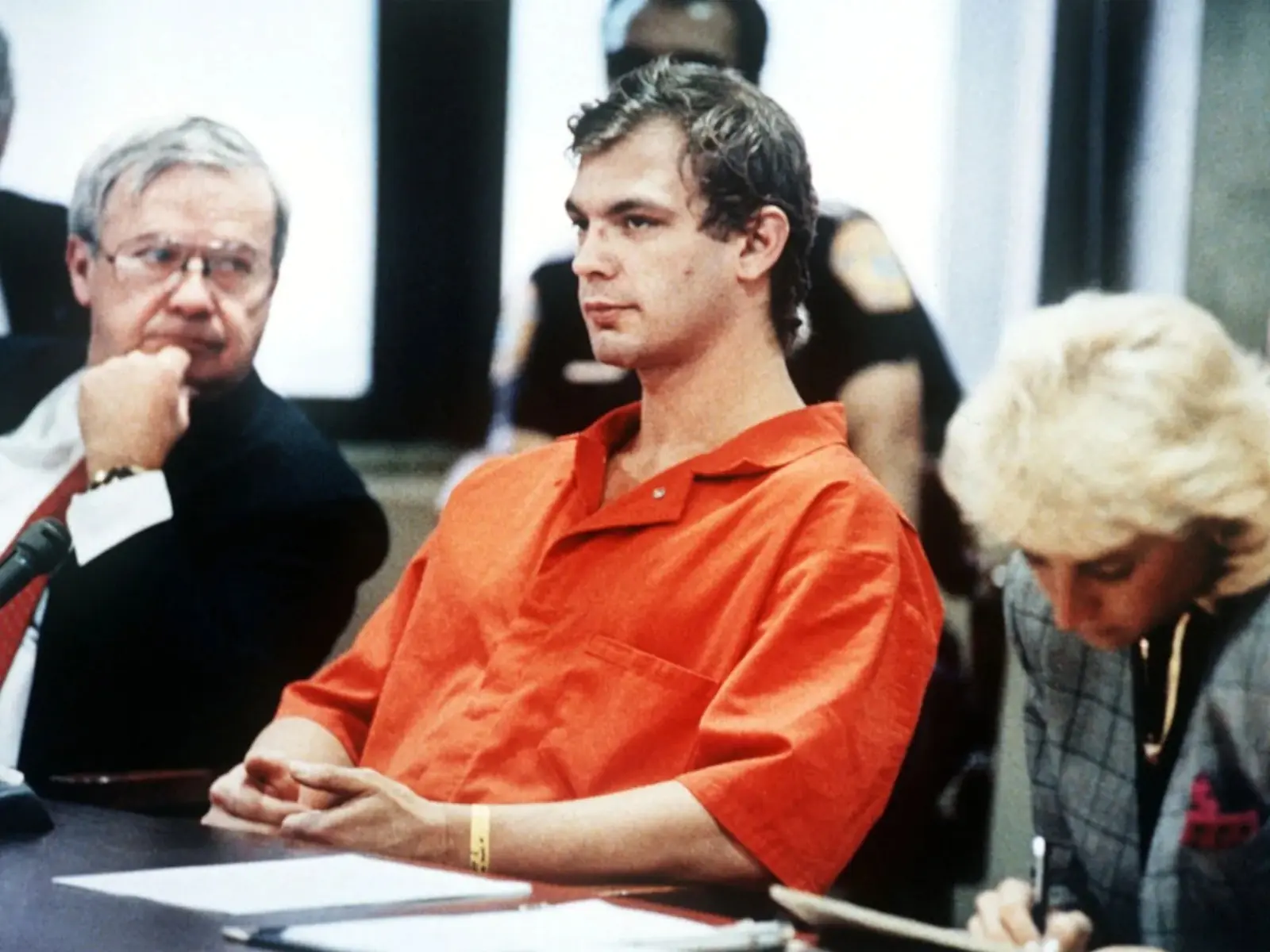 《食人魔達默》Jeffrey Dahmer 爸爸準備起訴？怒批 Netflix：「沒有聯繫家屬，太過分！」