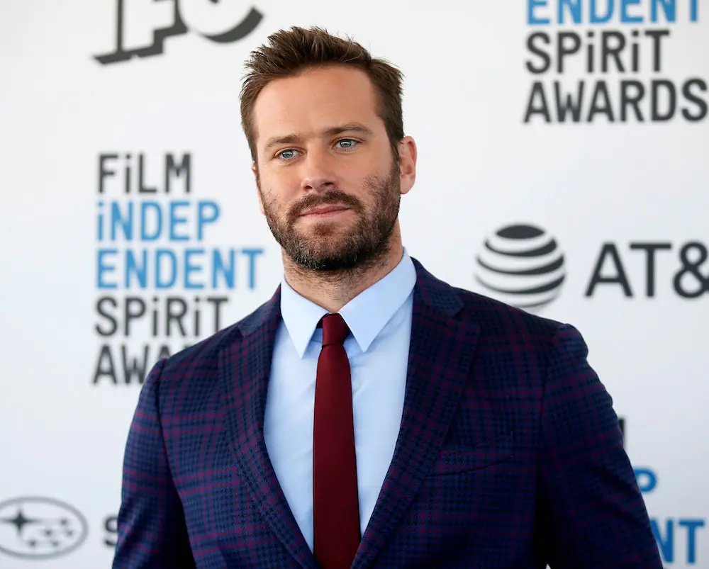 艾米漢默 Armie Hammer 積欠 216 萬債務被美國 American Express 告上法院！