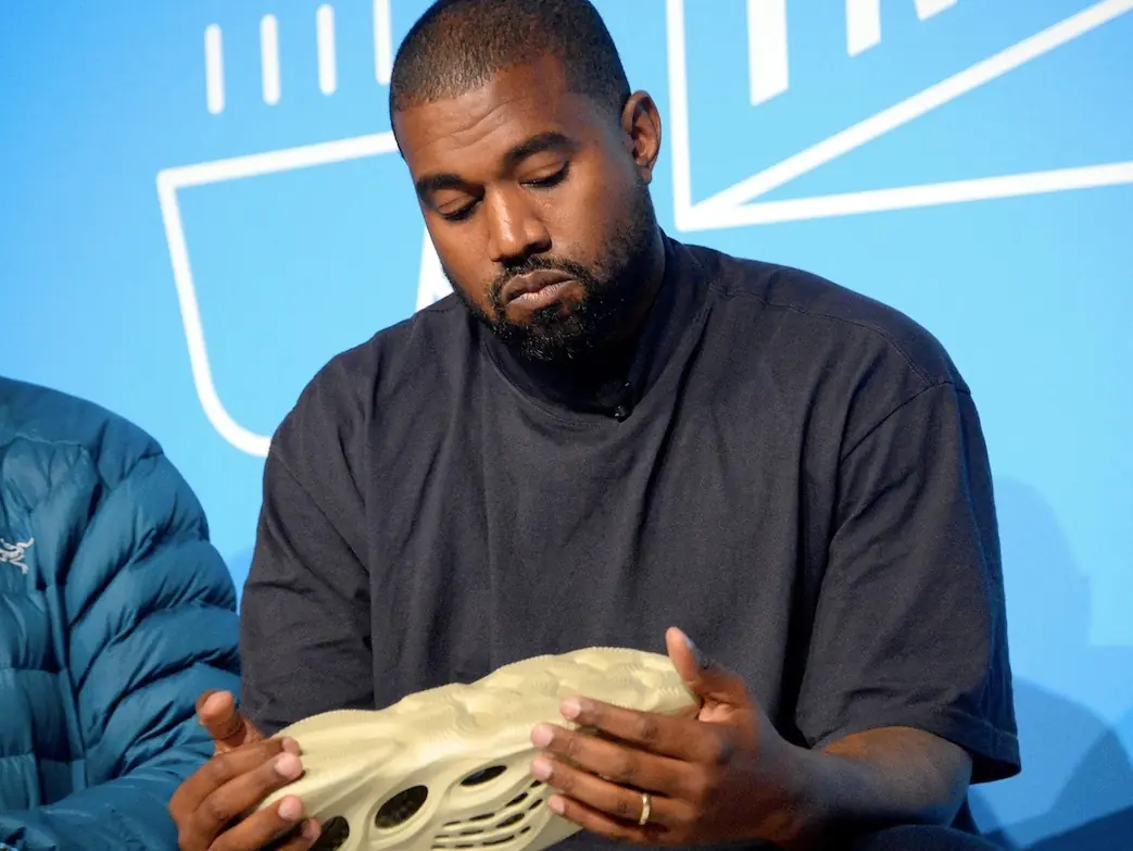 Foot Locker 跟上抵制肯爺 YE 風潮：「實體店舖、網路商城全面下架相關 Yeezy 鞋款！」
