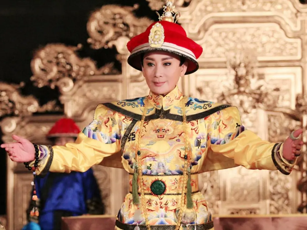 《嘉慶君遊臺灣》陳亞蘭都得金鐘男主角獎了，歌仔戲服裝文化不能不知道吧