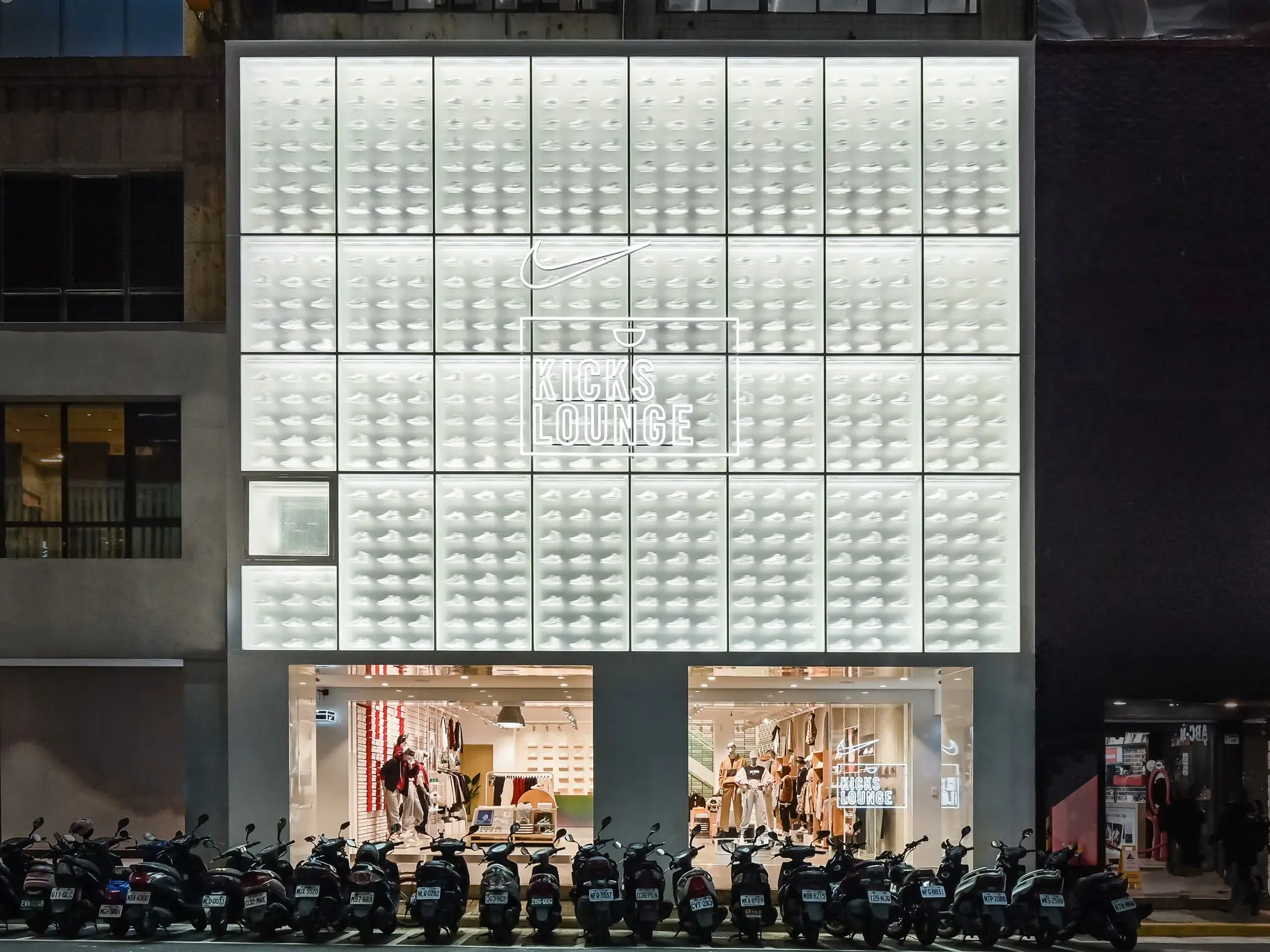 Nike Kicks Lounge 摩曼頓西寧三盛大開幕，西門町鞋頭最新打卡地標就在這！