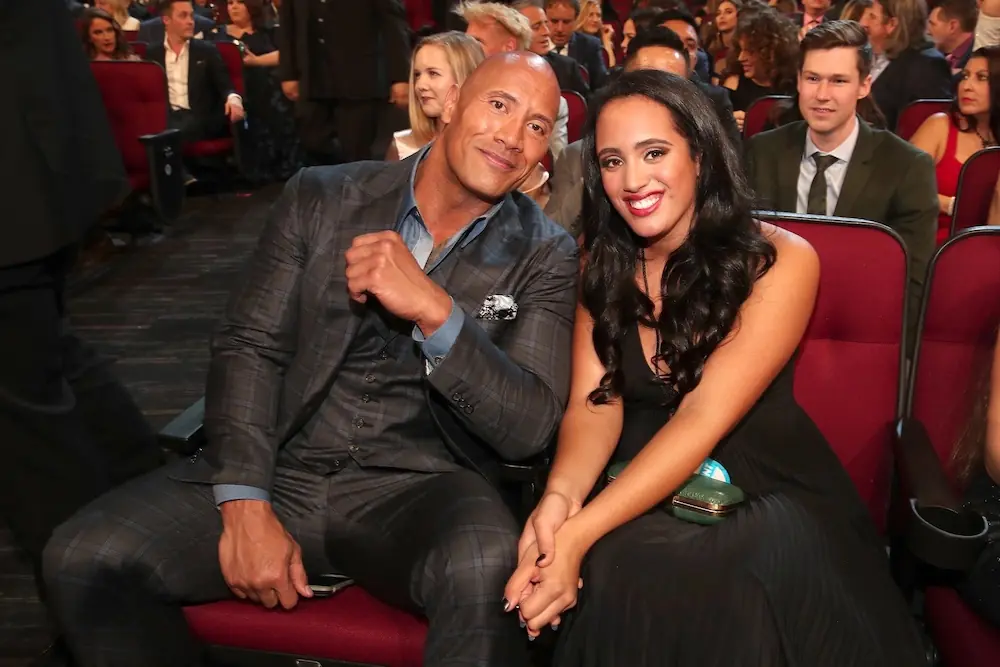 巨石強森大女兒 Simone Johnson 成為 WWE 摔角選手後首次登台！