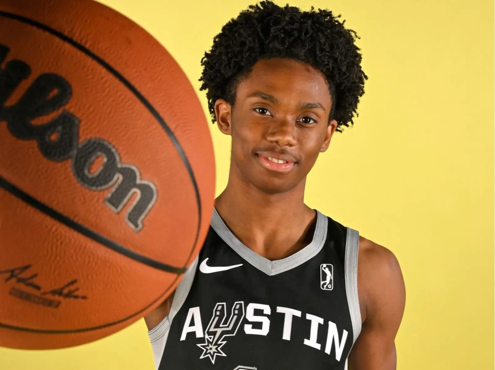 NBA／Joshua Primo 無預警遭馬刺裁掉，真正原因竟是他「多次被女性指控裸露身體」！