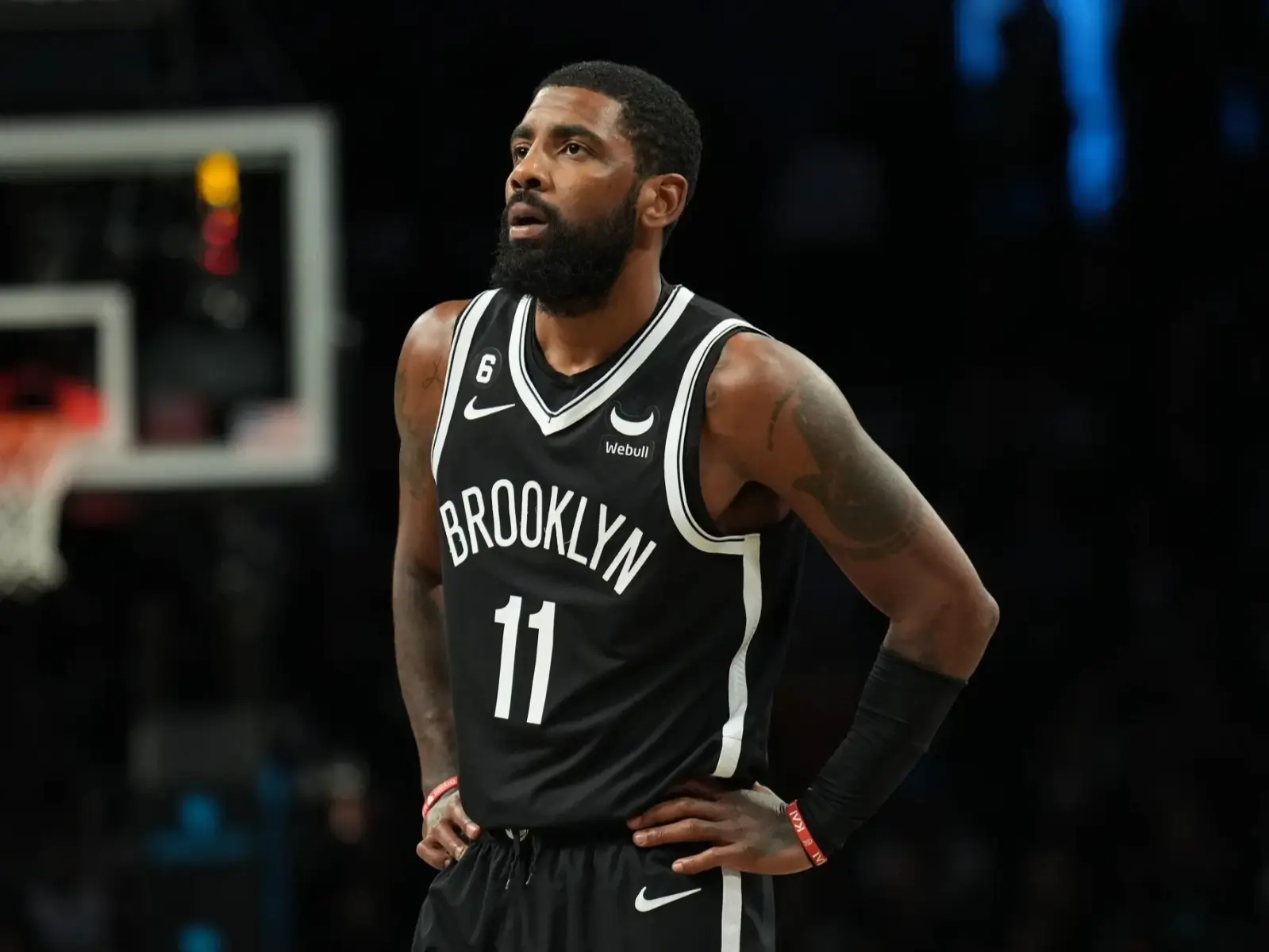 NBA／肯爺 Ye 直接在 IG 貼上 Kyrie Irving 照片，稱對方是「這世上僅存的真男人！」