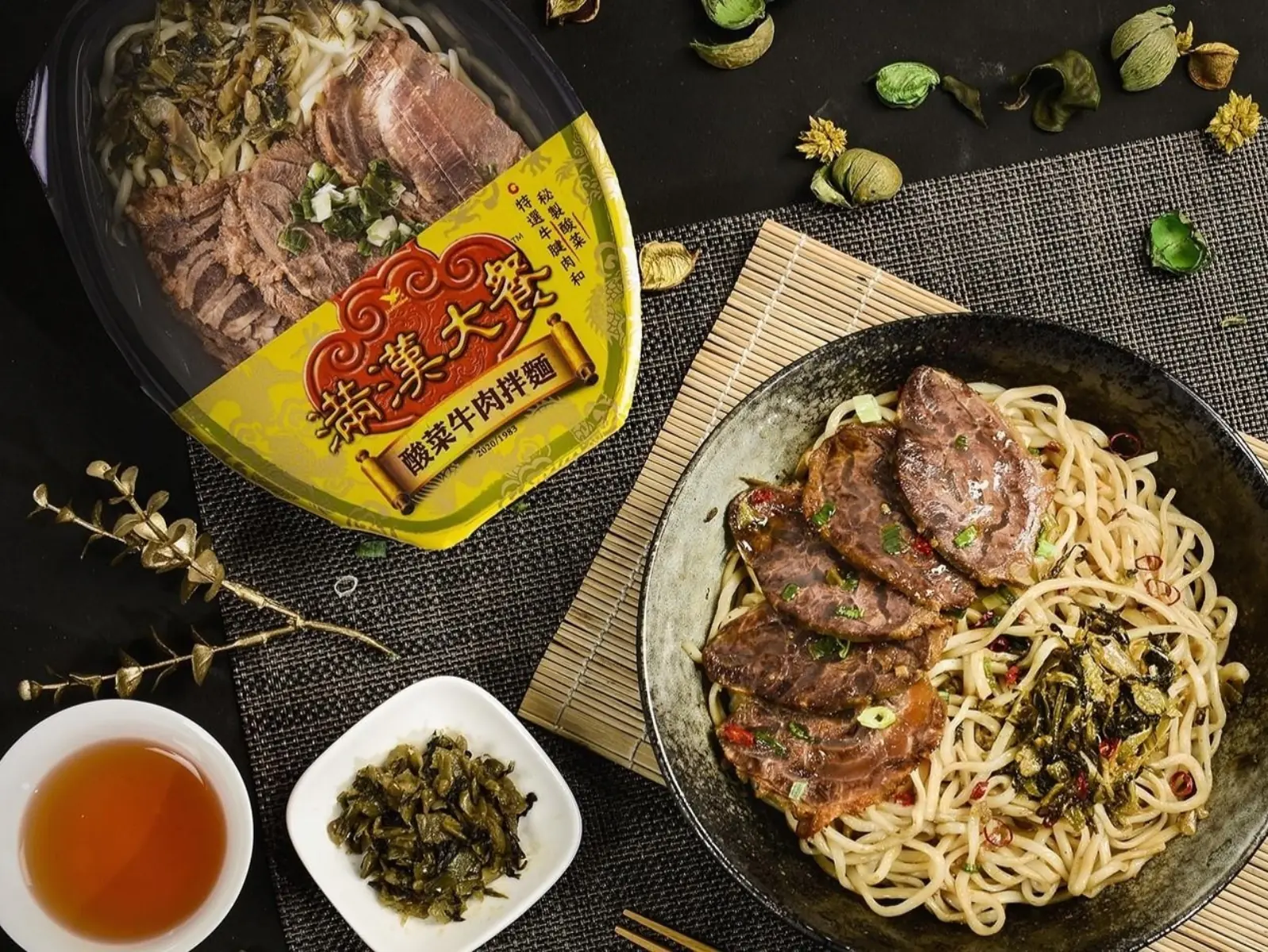 不可能加量不加價？小七熱銷酸菜牛肉拌麵超有感升級