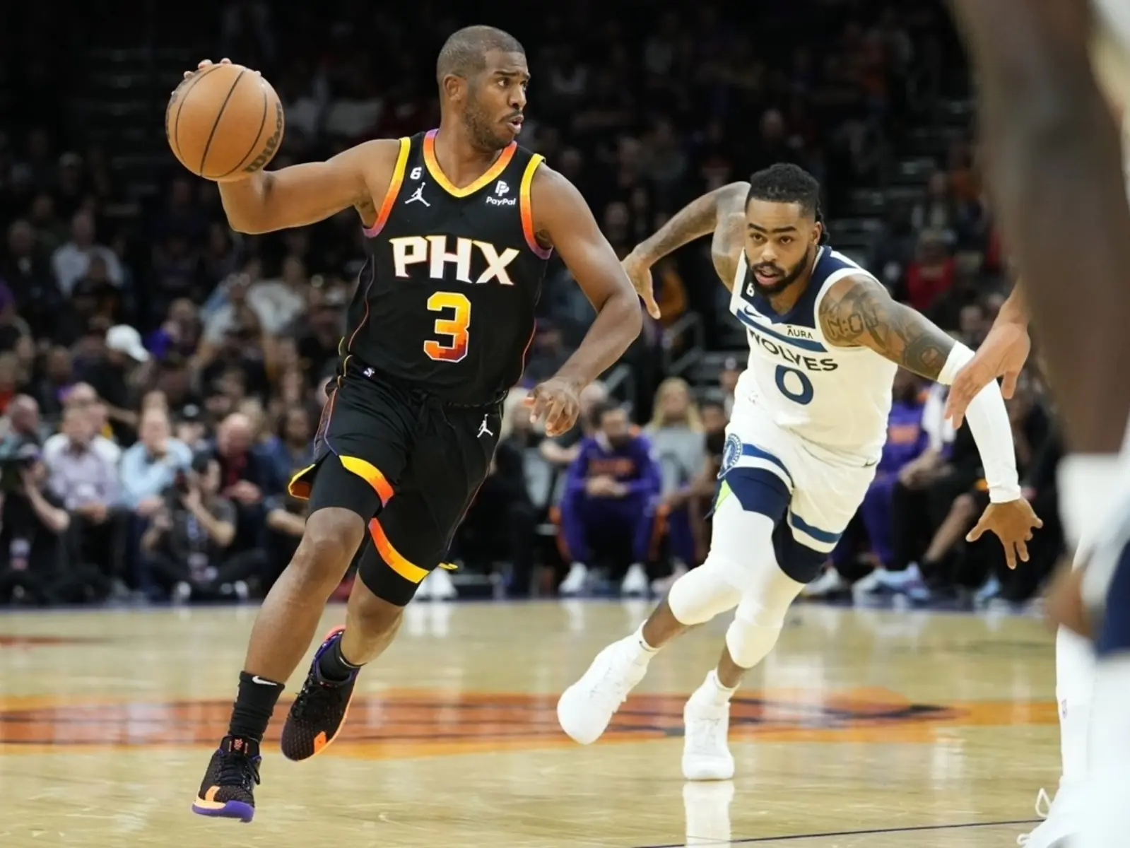 NBA／太陽球星 Chris Paul 被抓「翻球違例」不停抱怨，裁判「神回覆」讓他啞口無言