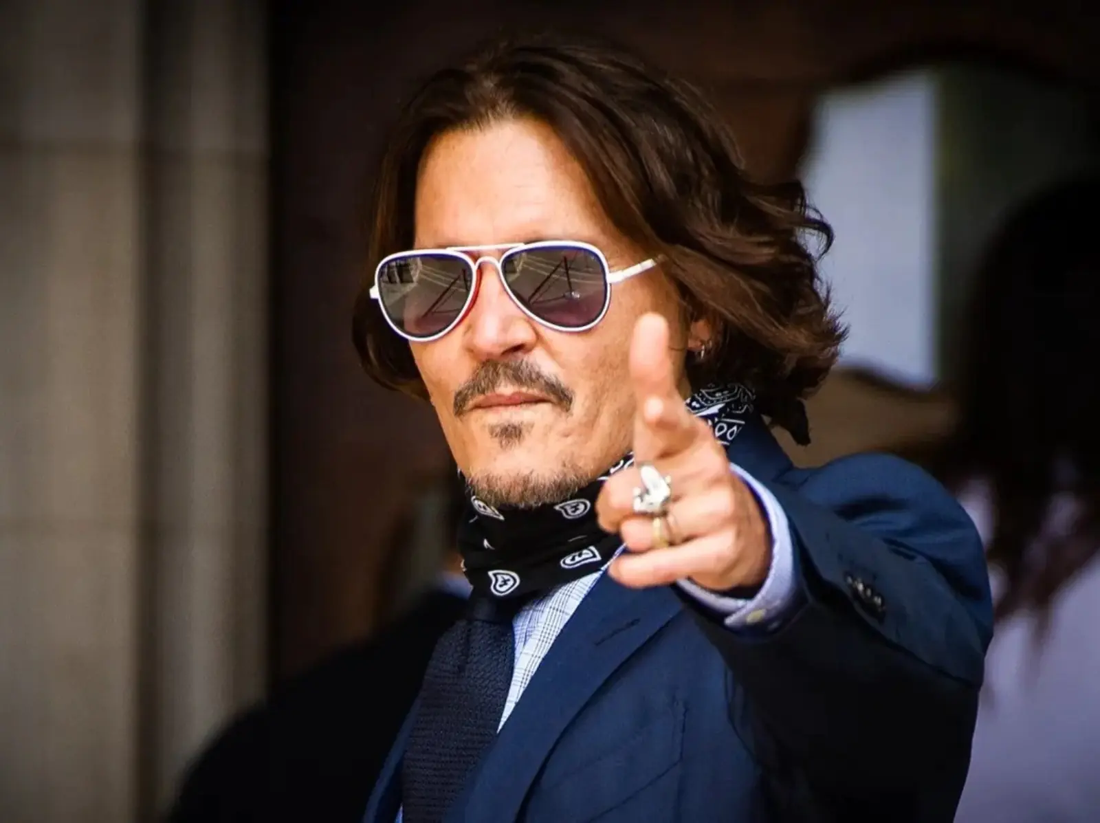 強尼戴普 Johnny Depp 客串蕾哈娜內衣秀？安柏赫德 Amber Heard 粉絲怒嗆：「沒救了！」