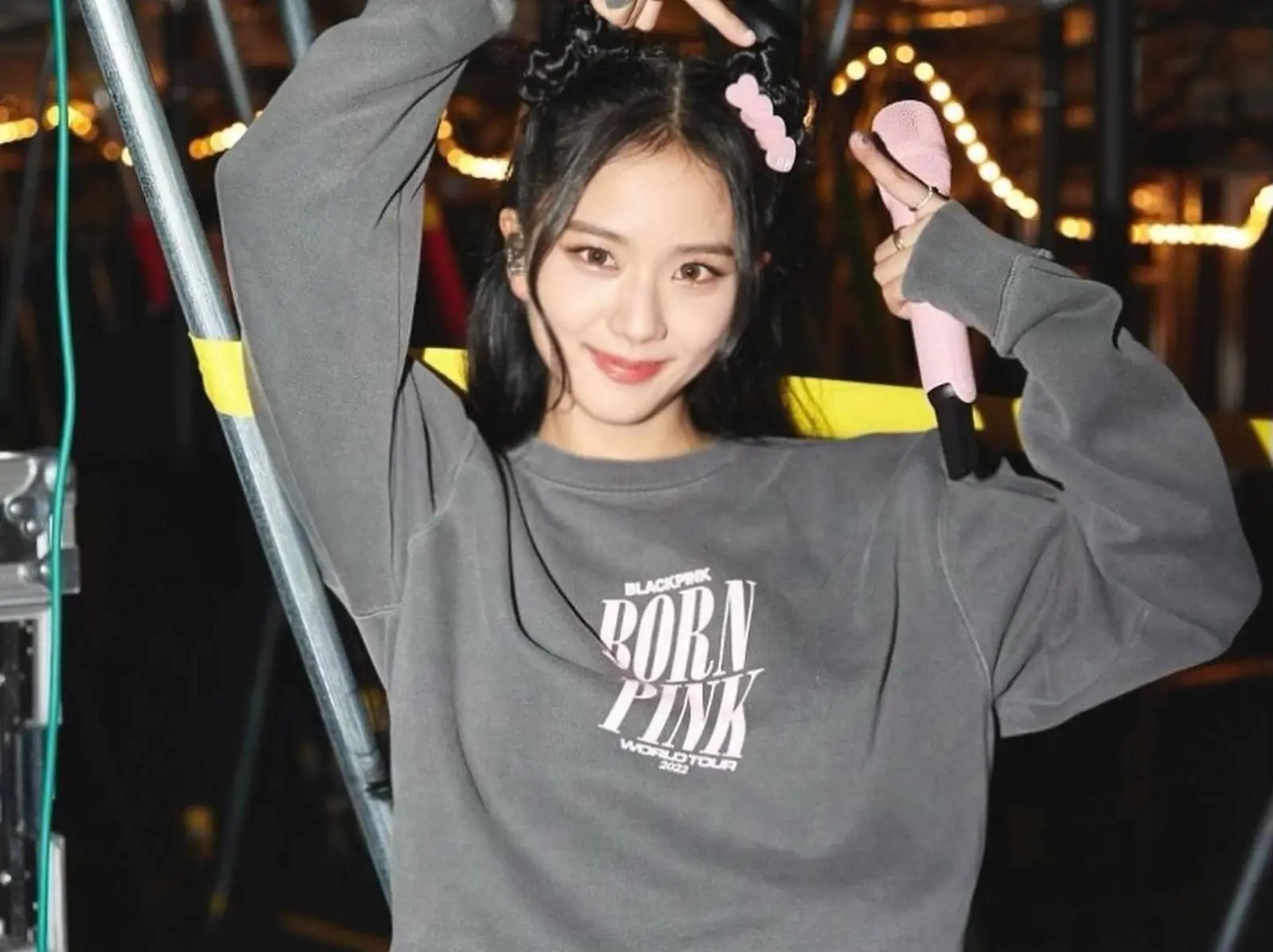 BLACKPINK Jisoo 脖子出現不明腫塊，引粉擔憂：「身體吃不消了！」
