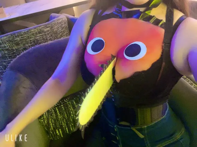 日本妹子低成本 Cosplay《鏈鋸人》波奇塔，看起來太「胸」了吧！