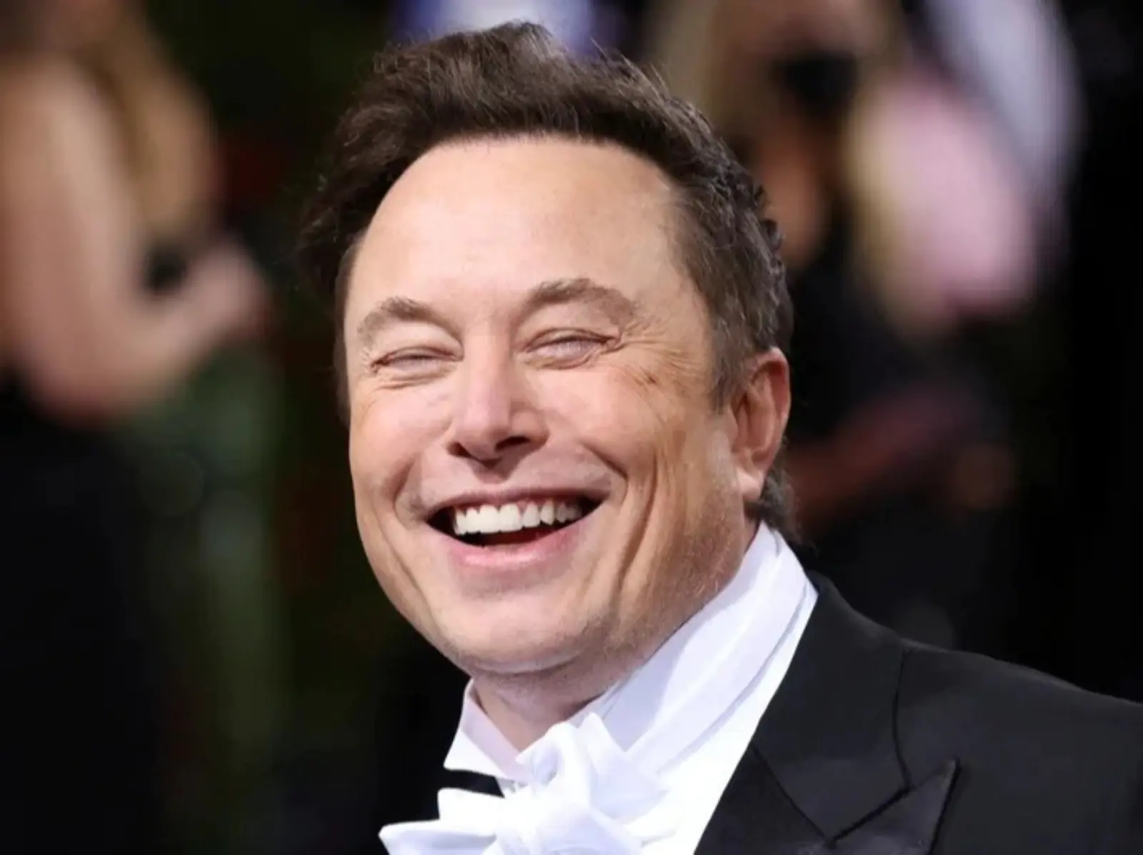 安柏赫德 Amber Heard「逆風閨蜜」Kathy Griffin 也遭殃，Twitter 帳號無預警被馬斯克 Elon Musk 停權？