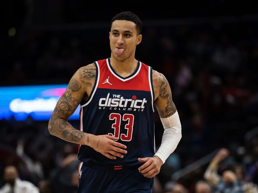NBA／Kyle Kuzma 上籃落鞋 40 多秒未穿上，超糗畫面已被《Shaqtin' A Fool》鎖定！