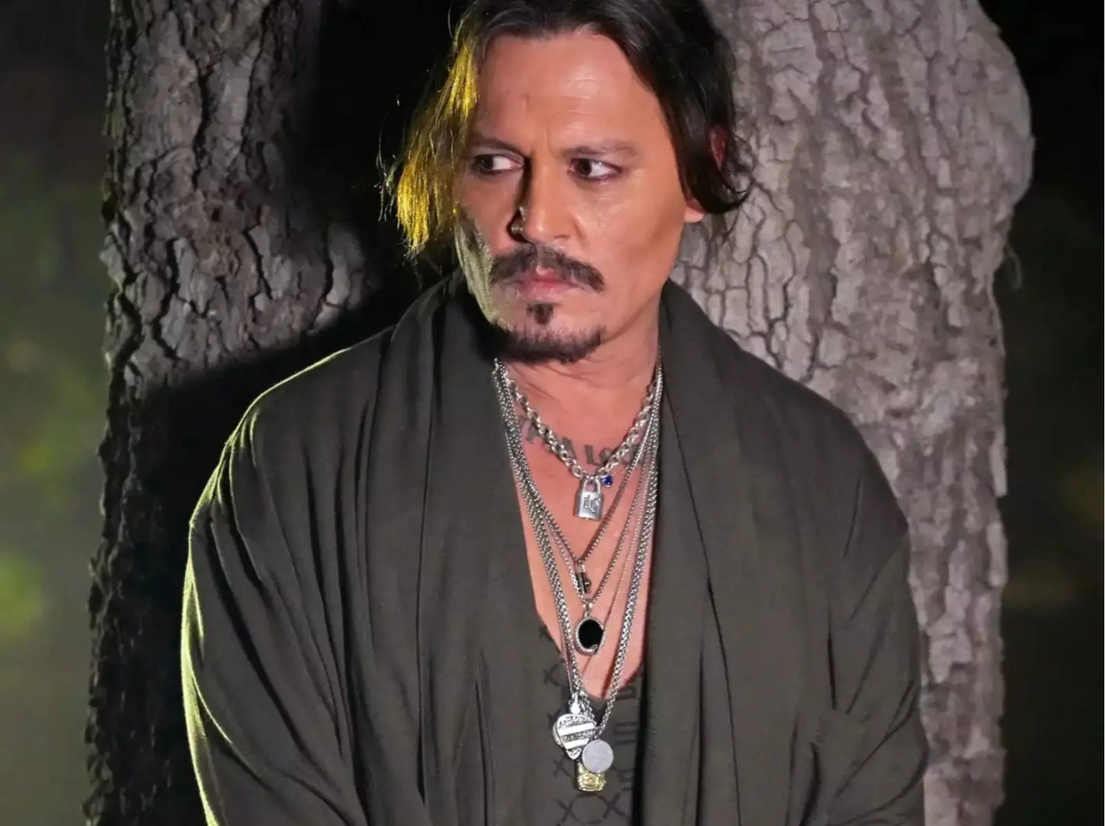 強尼戴普 Johnny Depp 加盟蕾哈娜 Rihanna 內衣秀！性感胸肌根本《神鬼奇航》傑克船長回歸！