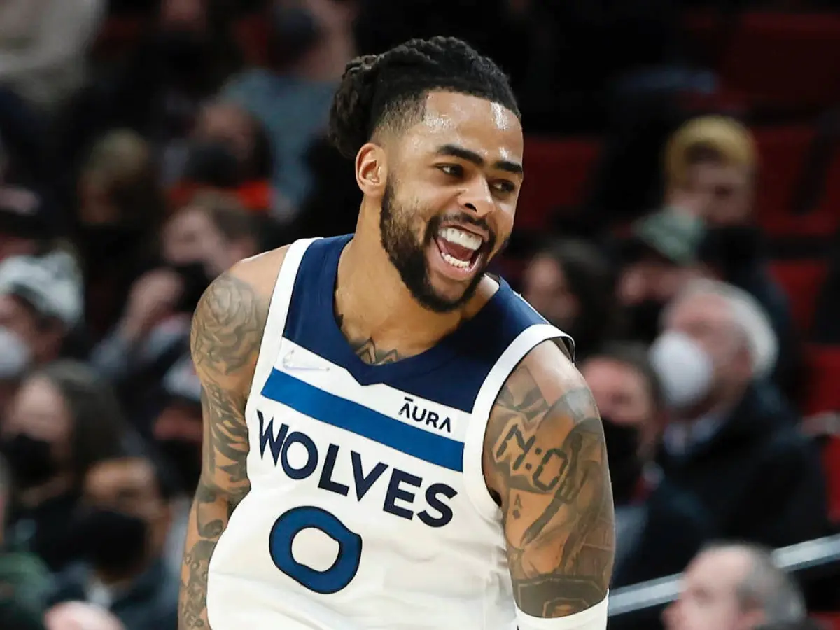 NBA／灰狼主控 D'Angelo Russell 換人忘記上場，眼看隊友被五打四尷尬局面！