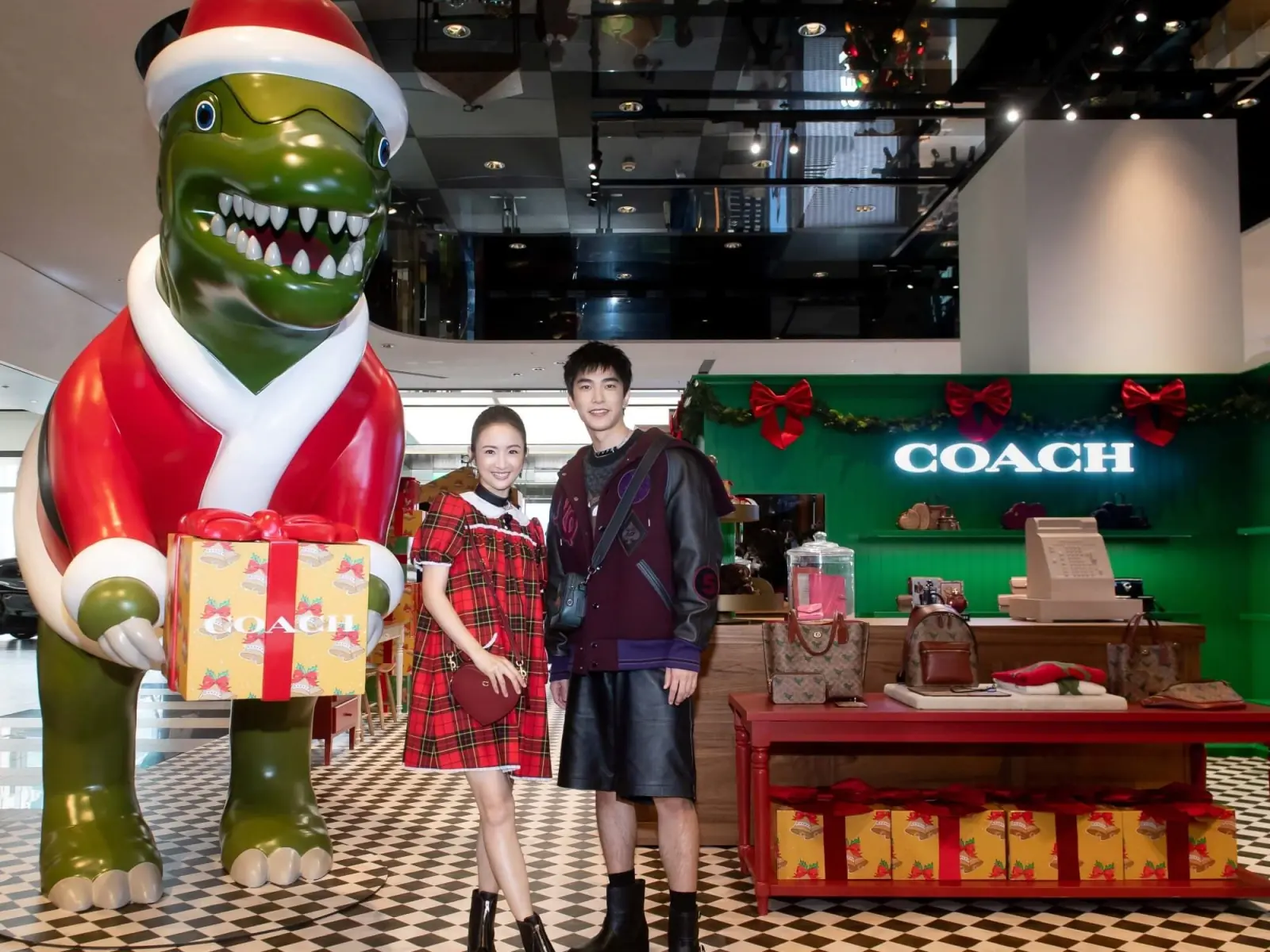 COACH HOLIDAY 限定主題快閃店，林依晨、曾敬驊預告美式冬日潮流