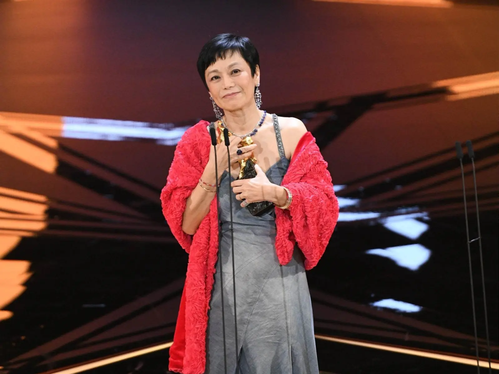 金馬59／張艾嘉以《燈火闌珊》奪下金馬獎「最佳女主角」成為影后！