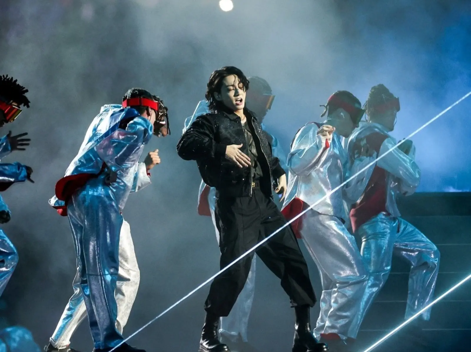 BTS 防彈少年團「田柾國」世界盃開幕表演超炸，國外網友直接被圈粉：「太精彩了！」