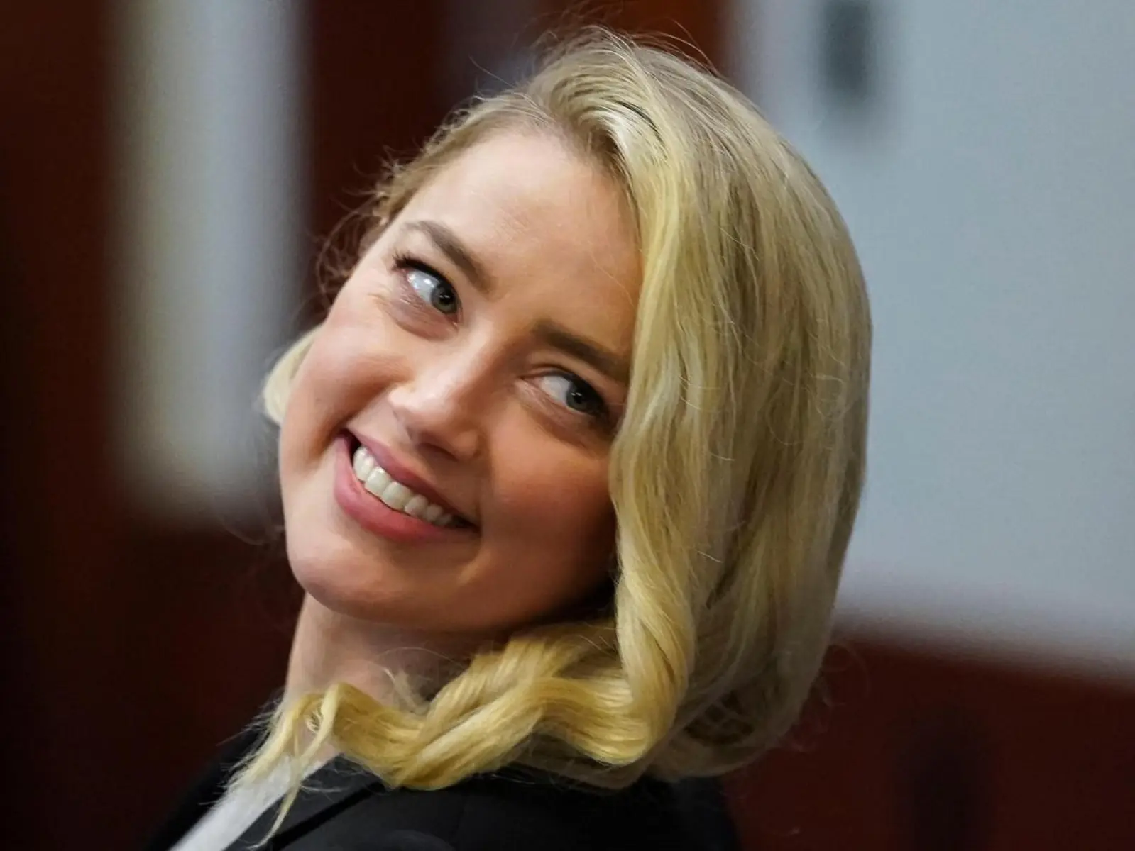 安柏赫德 Amber Heard 靠「網友」終於贏了強尼戴普，登上榜單第一名！