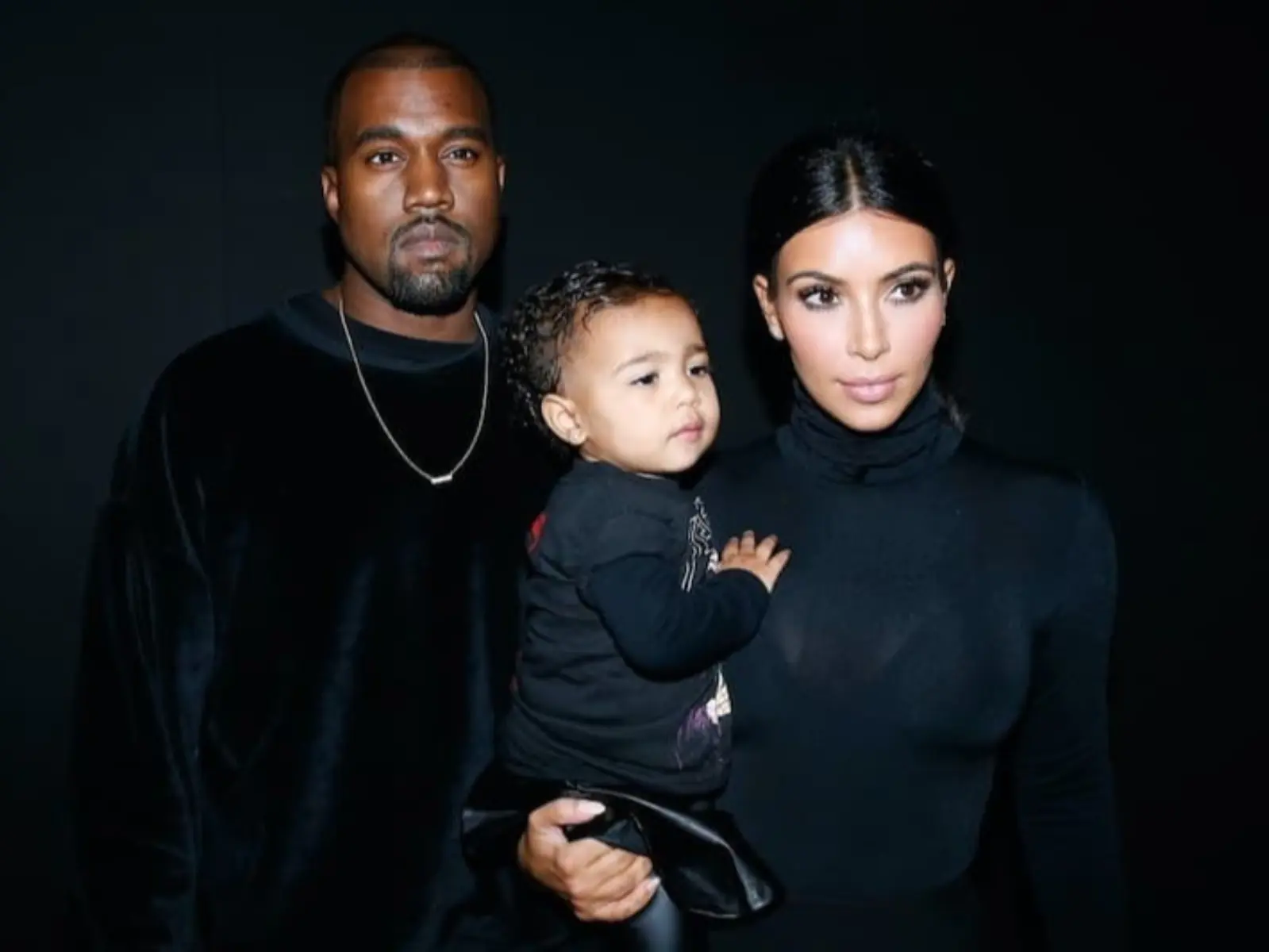 金卡戴珊 Kim Kardashian 向女兒 North 描述如何受孕：「那晚妳就進到我肚子裡了！」