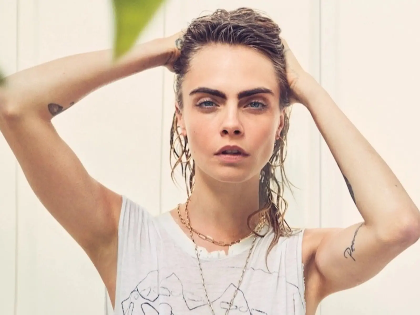 英國名模 Cara Delevingne 自曝雙性戀身份讓她想結束生命：「我對自己感到很羞恥！」