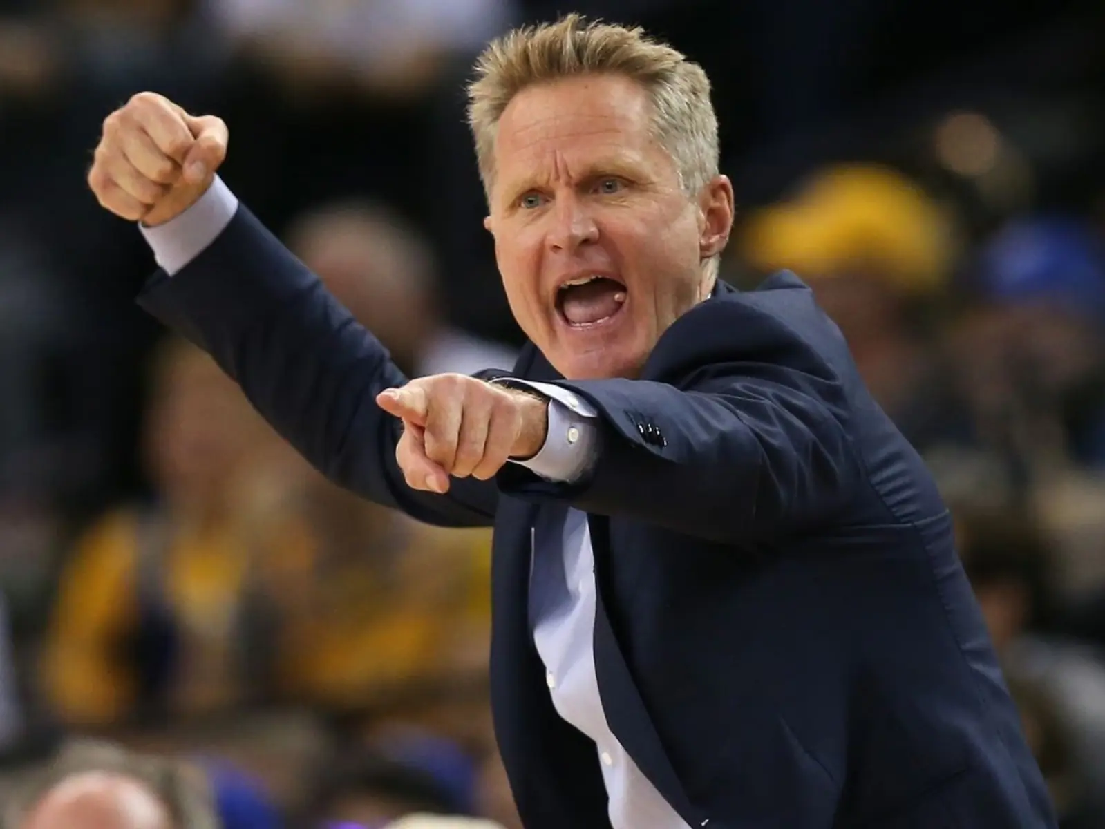 NBA／勇士 Curry 關鍵時刻「走步違例」導致輸球，Kerr 不滿：「以後最好都給我這樣吹！」