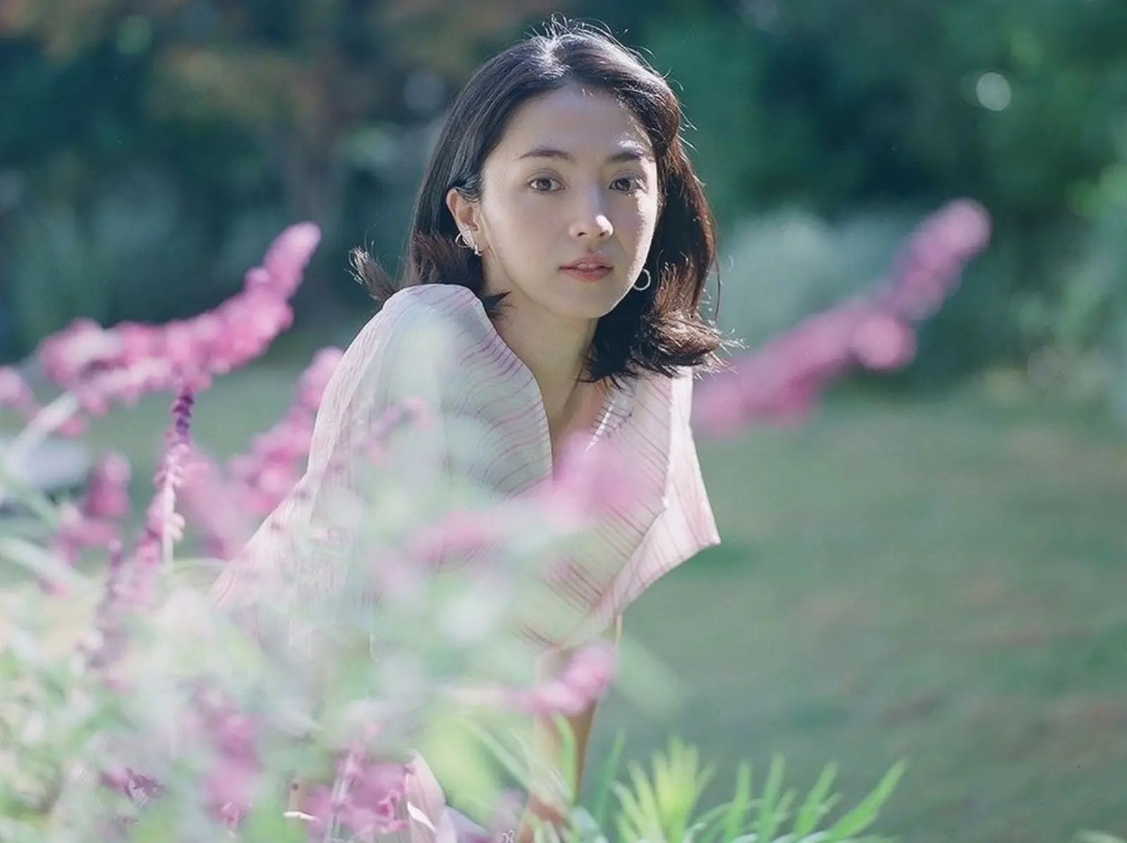 Netflix 日劇《First Love 初戀》「滿島光」曾拍過性感寫真、受王菲啟發演戲⋯5 件事快來認識！