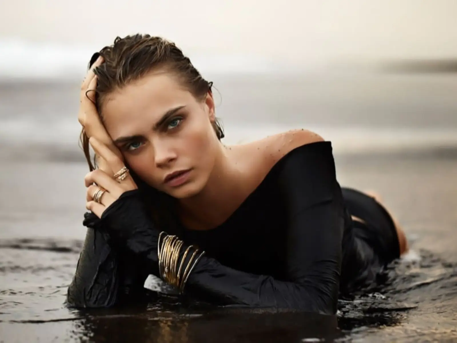 英國超模卡拉迪樂芬妮 Cara Delevingne 自爆不愛跟男人約會：「但我喜歡和他們愛愛！」