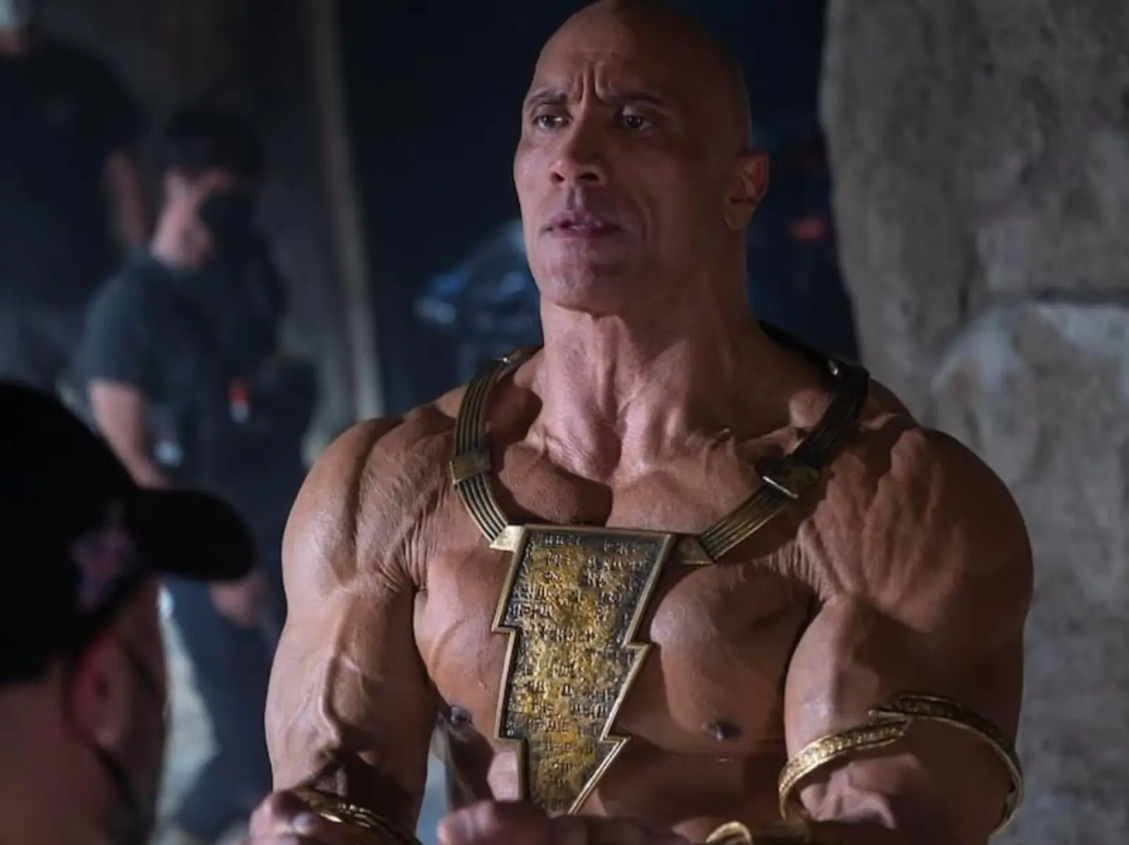 巨石強森 Dwayne Johnson 遭爆撕裂肌肉是假的：「他一直在撒謊，50 歲這身材他Ｘ的不可能！」