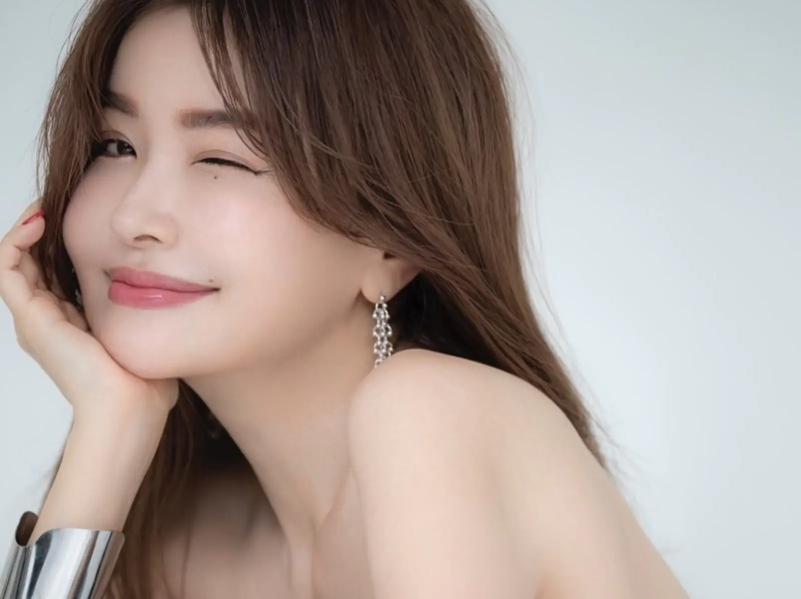 日本女模平子理沙凍齡保養秘訣大公開！加碼 6 款保養好物推薦給你～