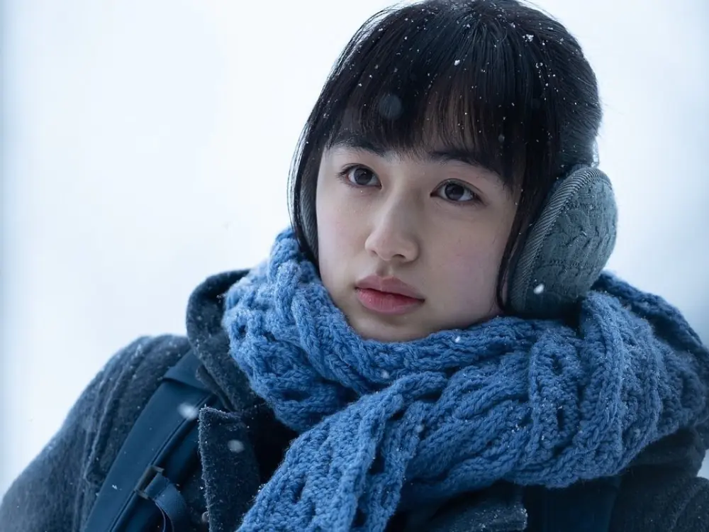 《初戀》八木莉可子「初戀系穿搭」清新又軟萌，聖誕、跨年約會讓男友再次怦然心動！